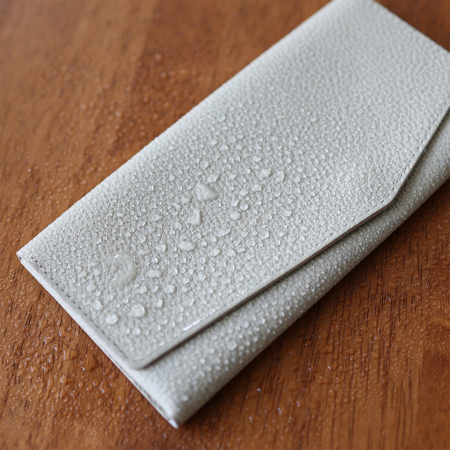 水濡れや傷に強くなった！最小を目指した長財布「il modo concept」